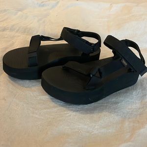 TEVA flatforms. Size 9. Black.